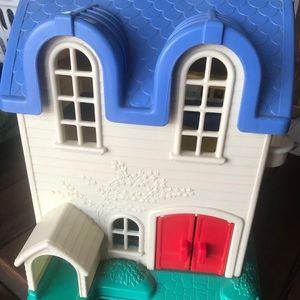 PRICE DROP for the holidays! Classic Fisher-Price Doll House Play and Carry. 🏠